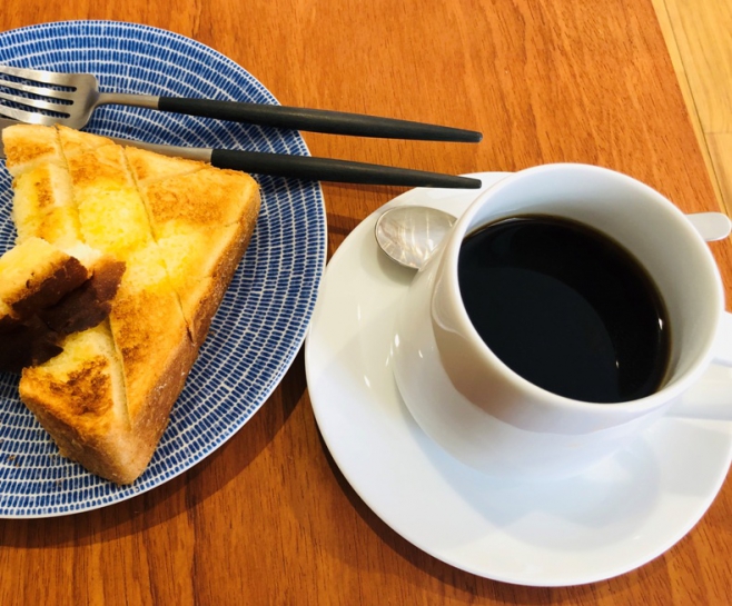 美味しいコーヒーと居心地のよい空間にお腹も心も満たされます。